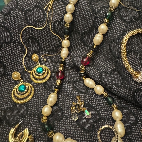 Vintage 2 modern jewelry lot~ Monet, aurora borealis earrings, Baroque pearls - Picture 7 of 8
